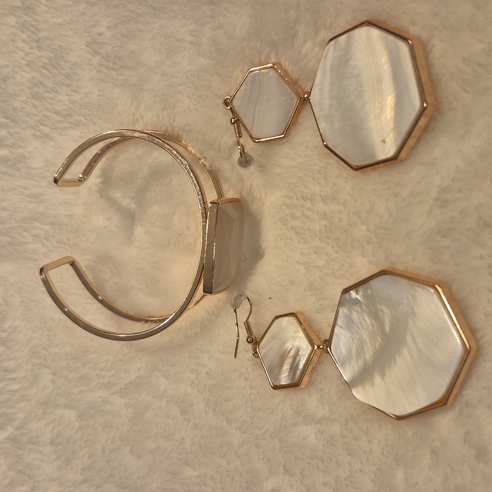 White Mother-of-Pearl Geometric Earrings and Cuff Bracelet Set - Picture 2 of 2